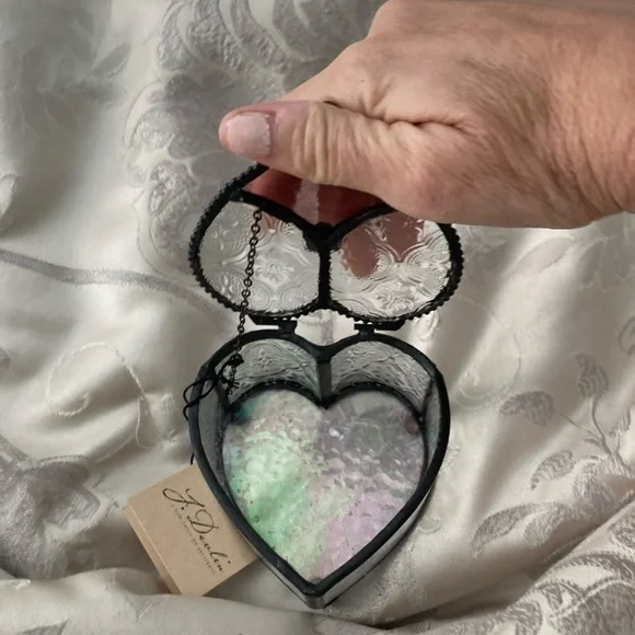 Glass heart box nwt - Picture 2 of 3